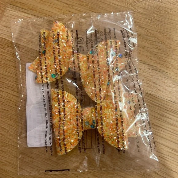 NWT Yellow glitter hair bows for girl - Picture 1 of 2